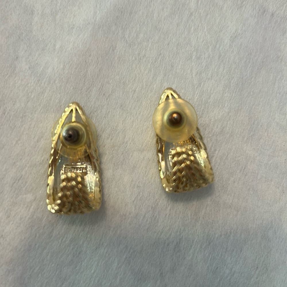 Elegant Gold and Cream Earrings - Picture 2 of 4